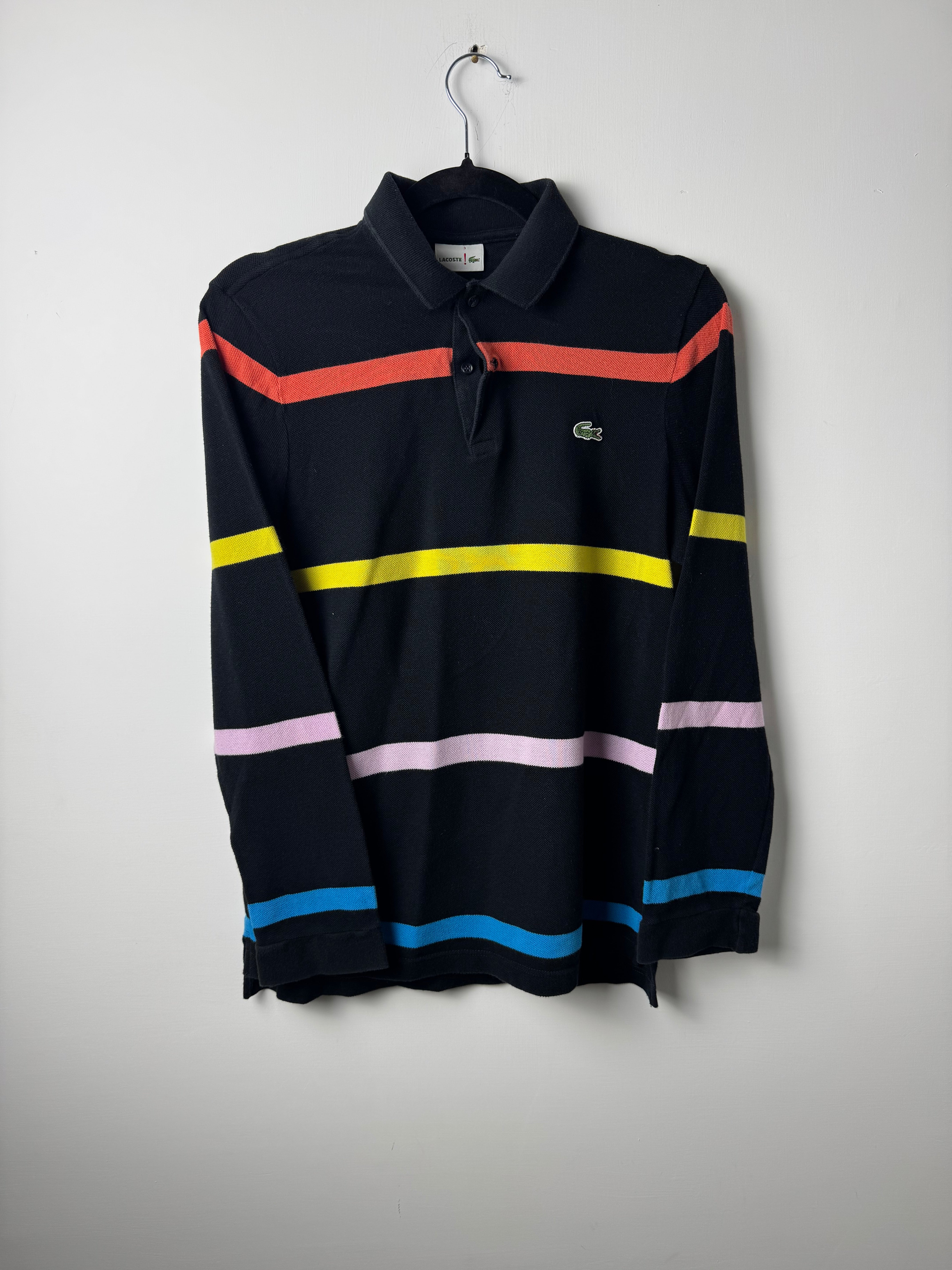 Polo Lacoste nera con riga multicolore - S