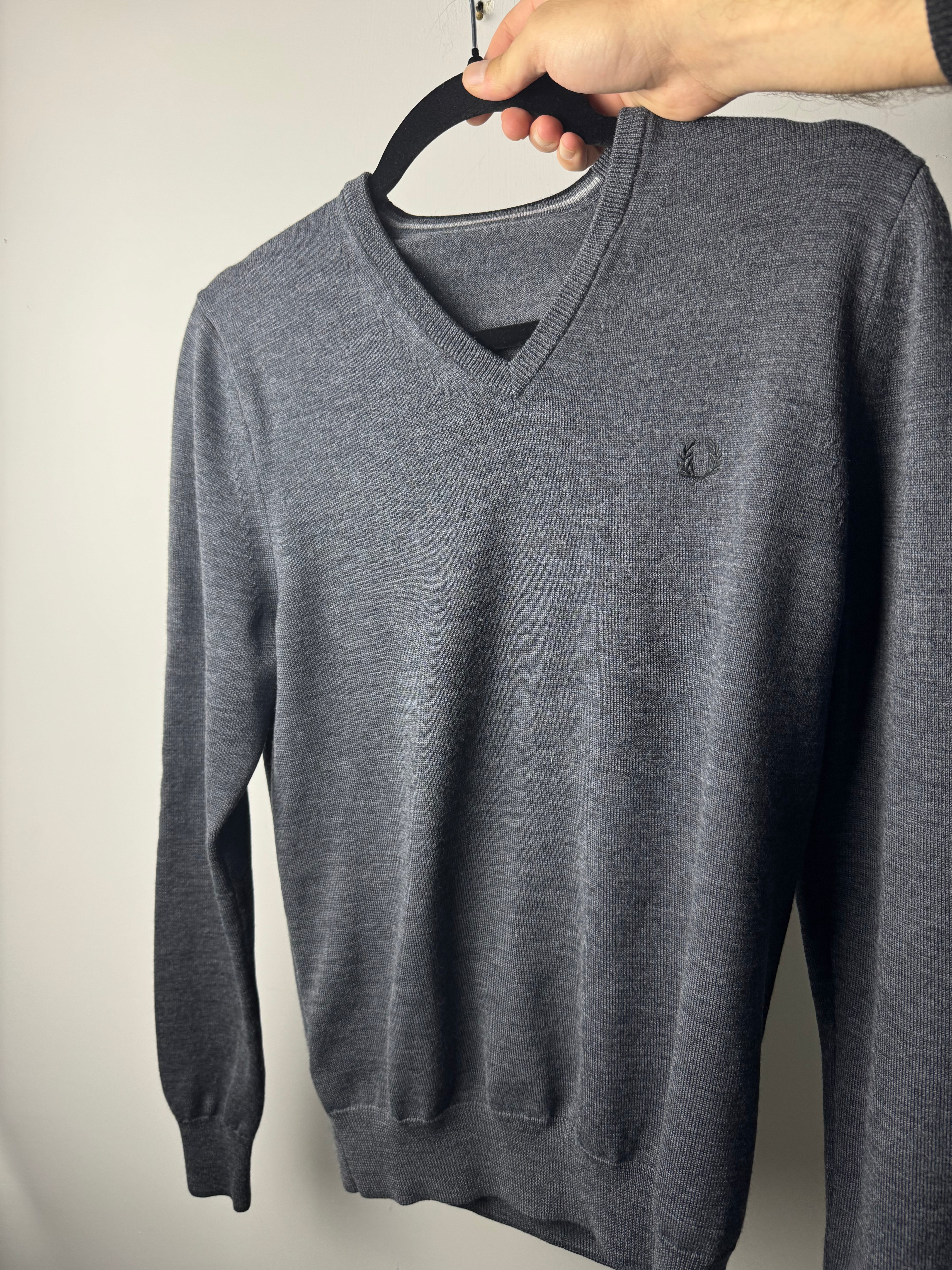 Maglione scollo a V Fred Perry Grigio scuro - S