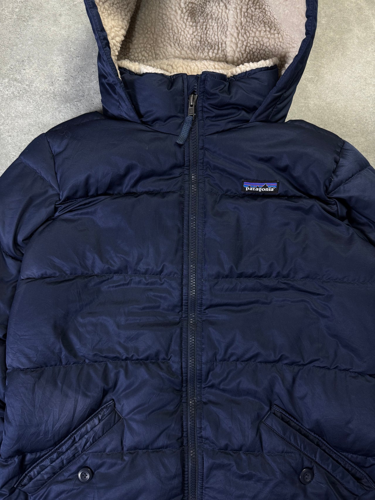 Giubbotto Patagonia Puffer Jacket con cappuccio foderato in pile sherpa (XL Donna)