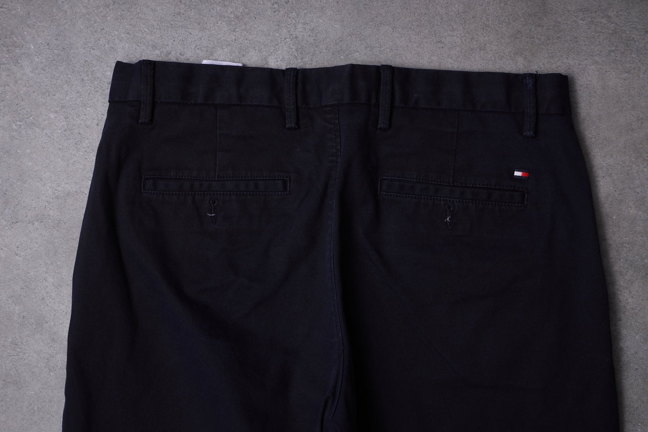 Pantaloni Chino Vintage Tommy Hilfiger (W30 L30 - IT 46) - Barrique Vintage Shop