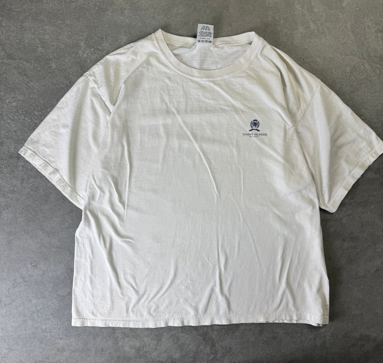 T-shirt Vintage Tommy Hilfiger (XL) - Barrique Vintage Shop