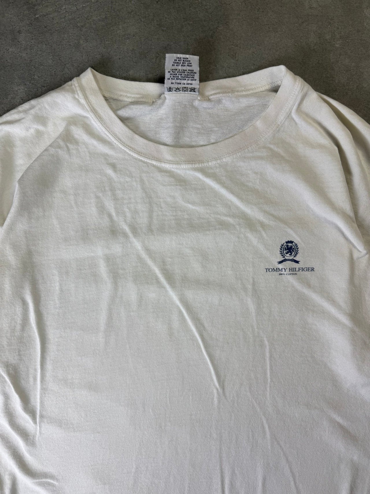 T-shirt Vintage Tommy Hilfiger (XL) - Barrique Vintage Shop
